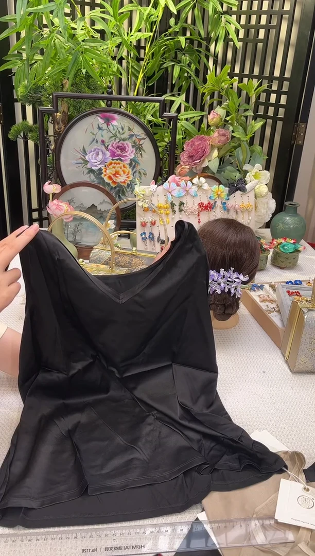 织绣D118黑色桑蚕丝背心XXL