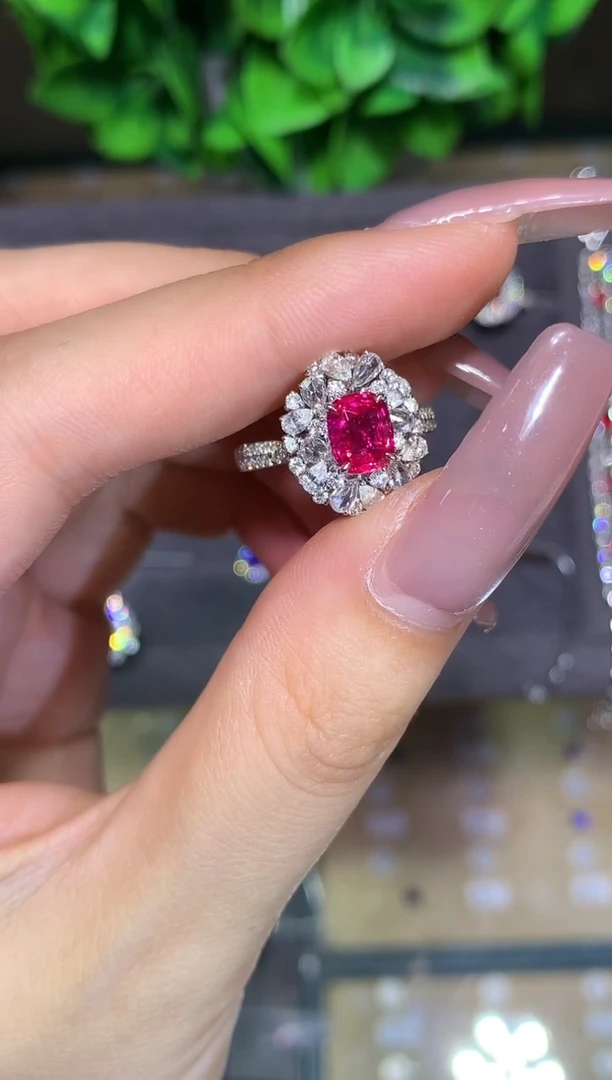 18K金镶嵌戒指红宝石1.17CT