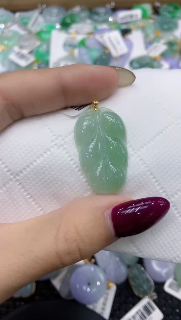 翡翠18K金镶嵌颈饰111111111111
