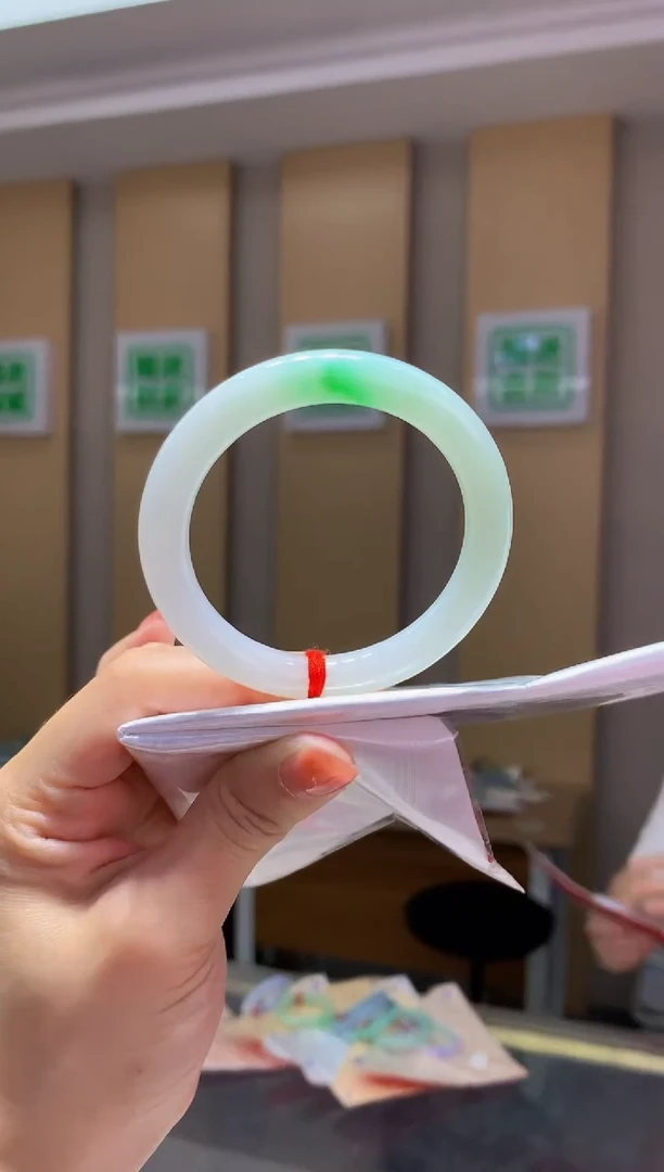 翡翠手镯未镶嵌-Q41圈口50