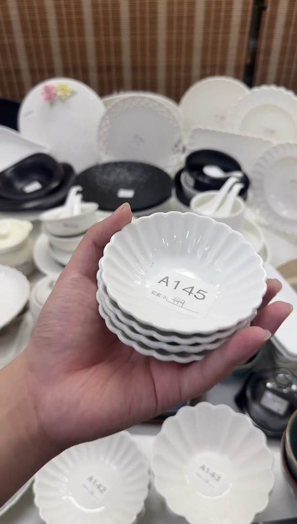 瓷【A145】4个菊花酱料碟