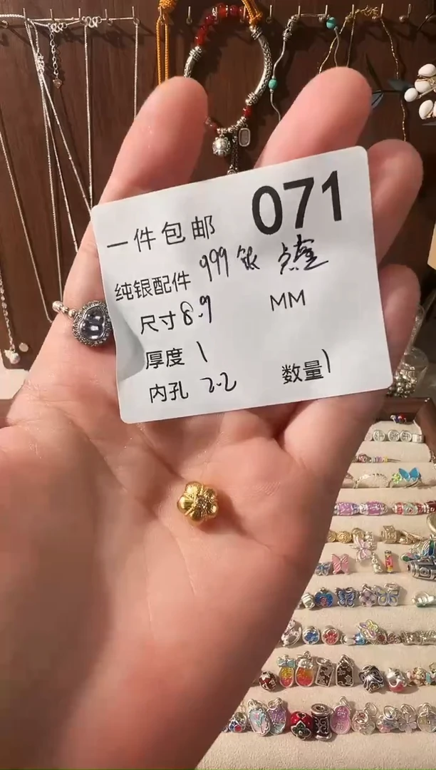 无足银精工点金镶锆小花穿孔