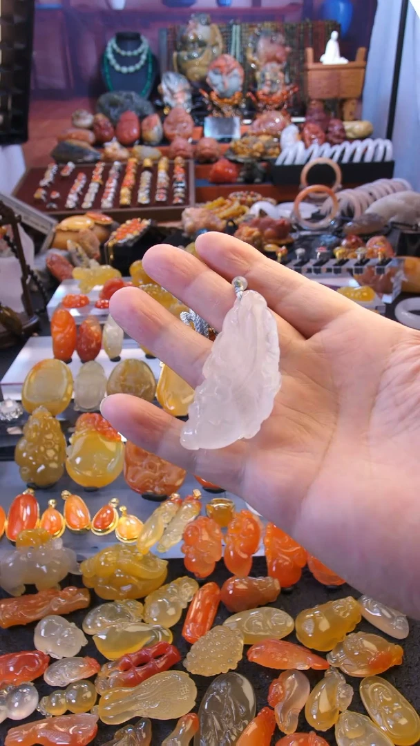 未镶嵌吊坠石英岩玉吊坠