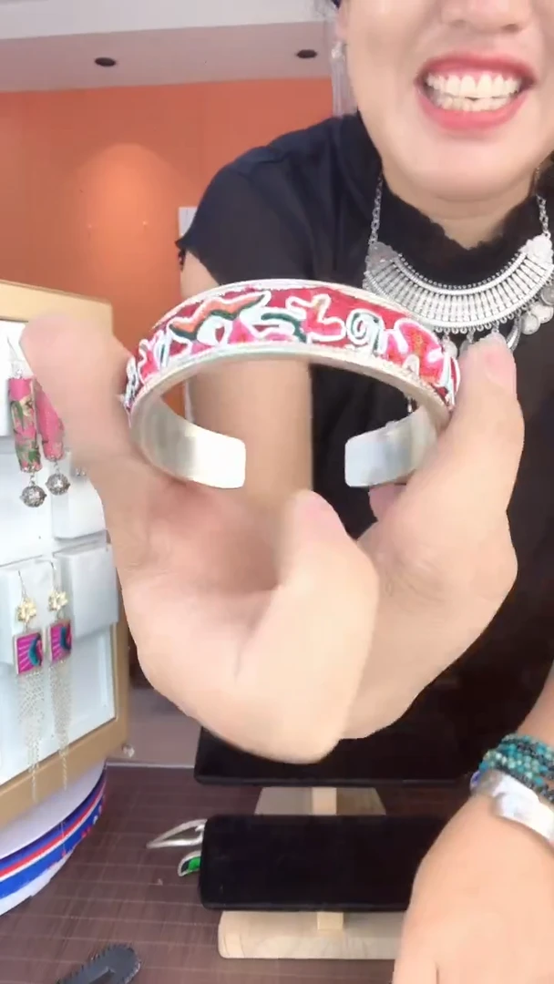 刺绣非遗手工刺绣手镯