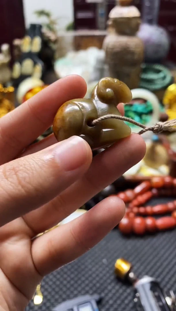 未镶嵌和田玉挂件羊