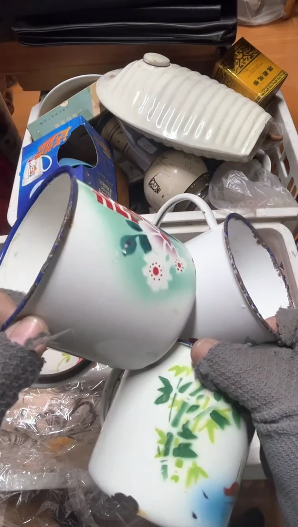 手工艺品琉璃红**虎摆件