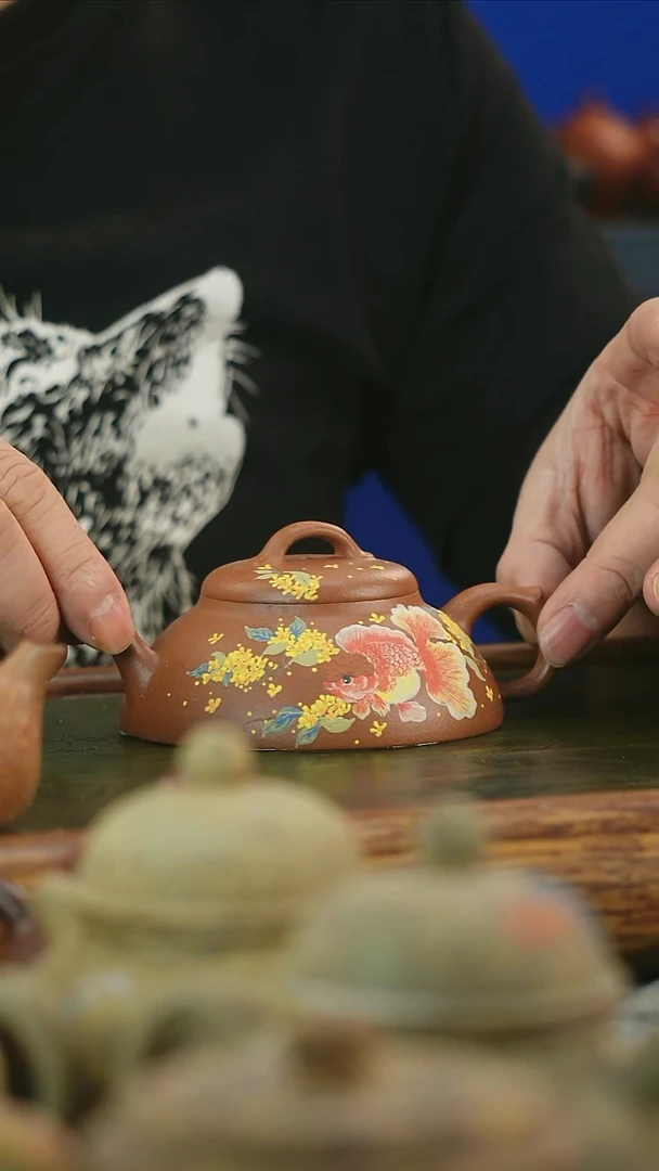 茶壶紫砂金降坡金鱼泥绘