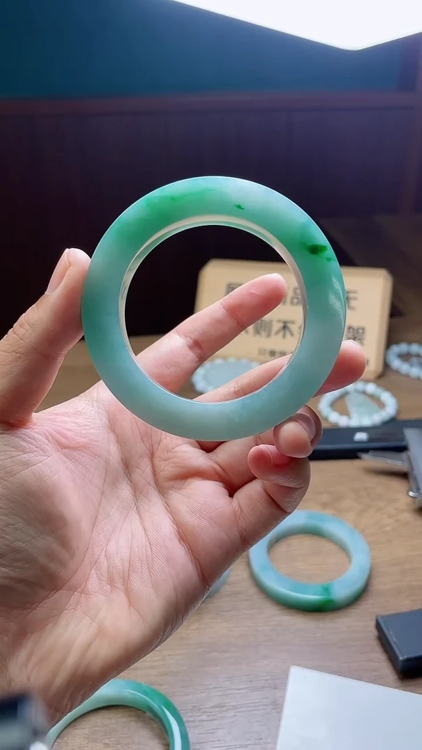 定制翡翠手镯未镶嵌**定制