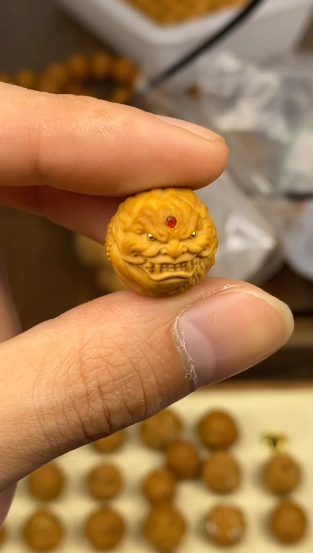 猴头核桃吊坠阿修罗  红色