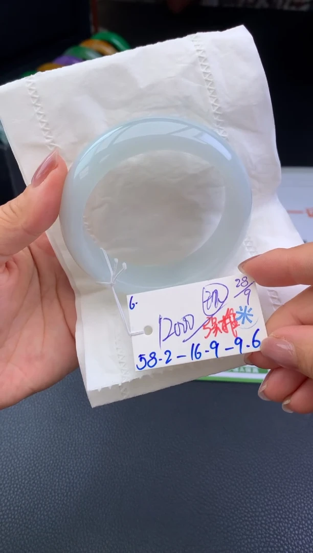 未镶嵌手镯翡翠手镯