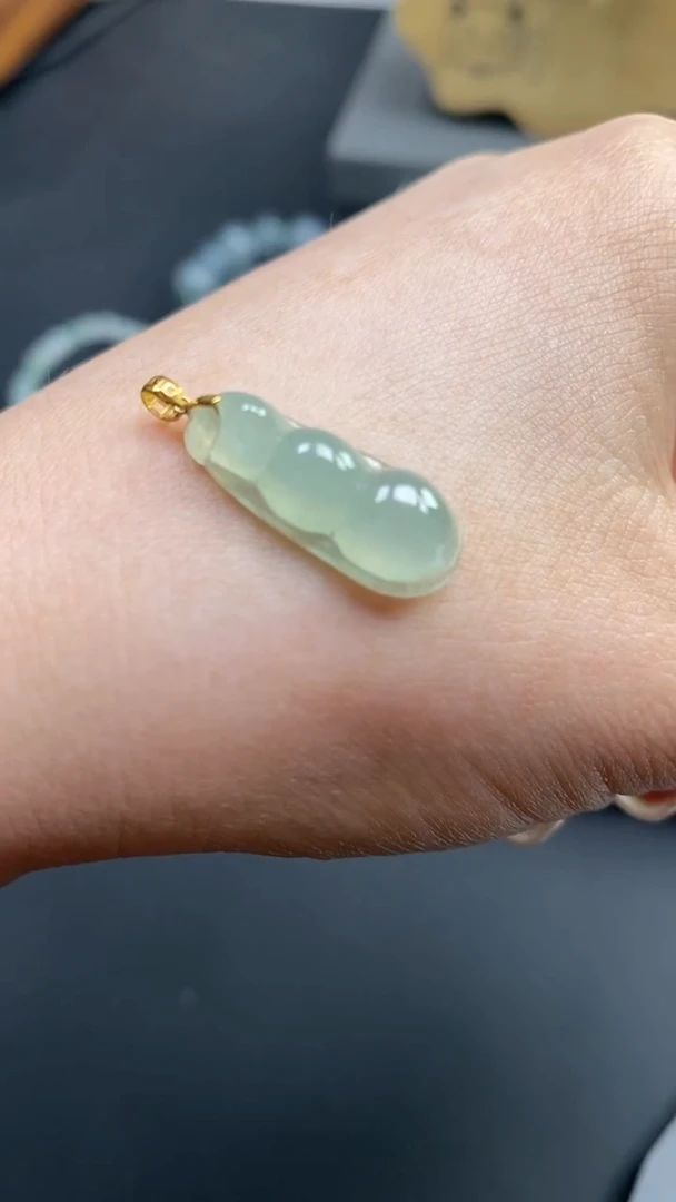 翡翠18K金镶嵌吊坠(不含链)福豆