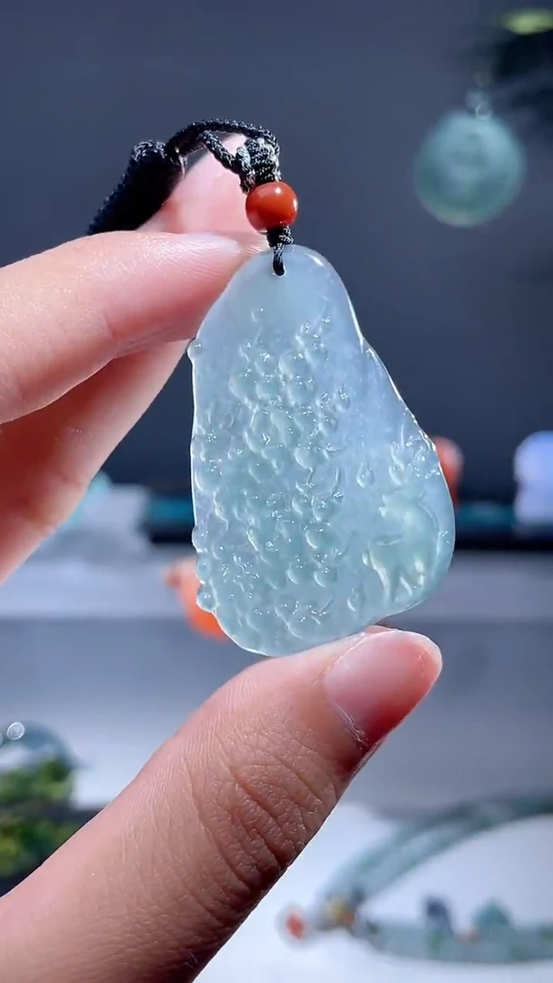 翡翠未镶嵌颈饰花牌