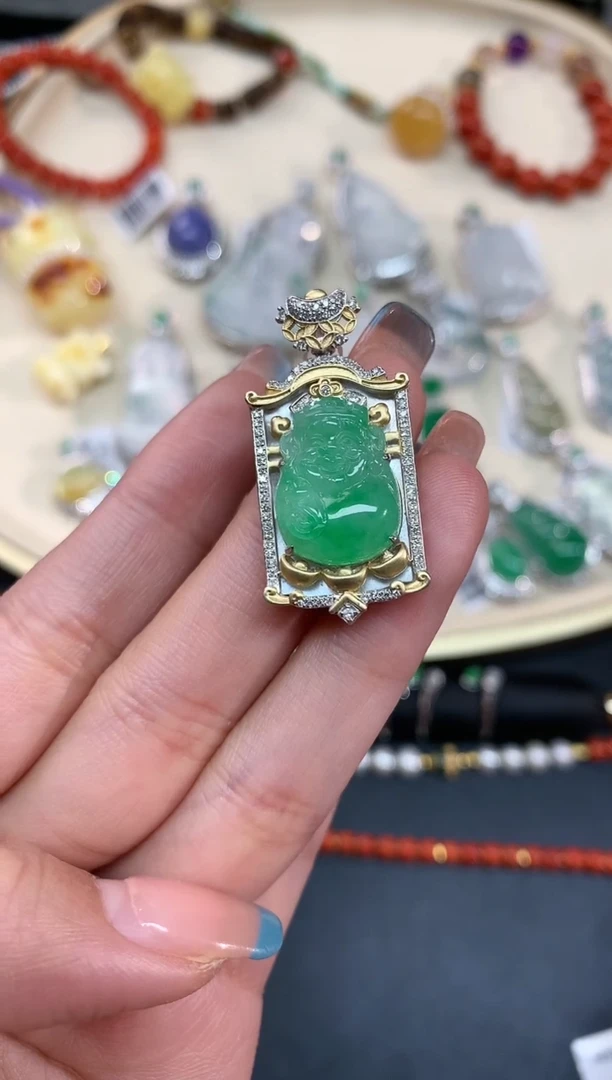 【闪购商品】翡翠吊坠(不含链)18K金镶嵌吊坠A175|6800