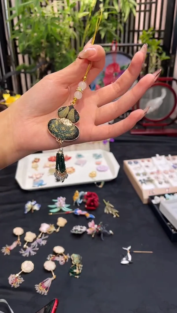 织绣星****运非遗苏绣手工饰品