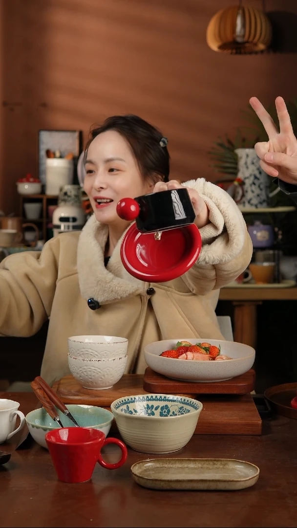 【闪购商品】碗黑色红球把手杯碟 微瑕凑满20发货