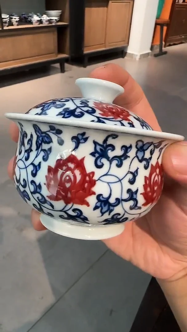 【初谨】青花釉里红缠枝花卉布袋盖碗