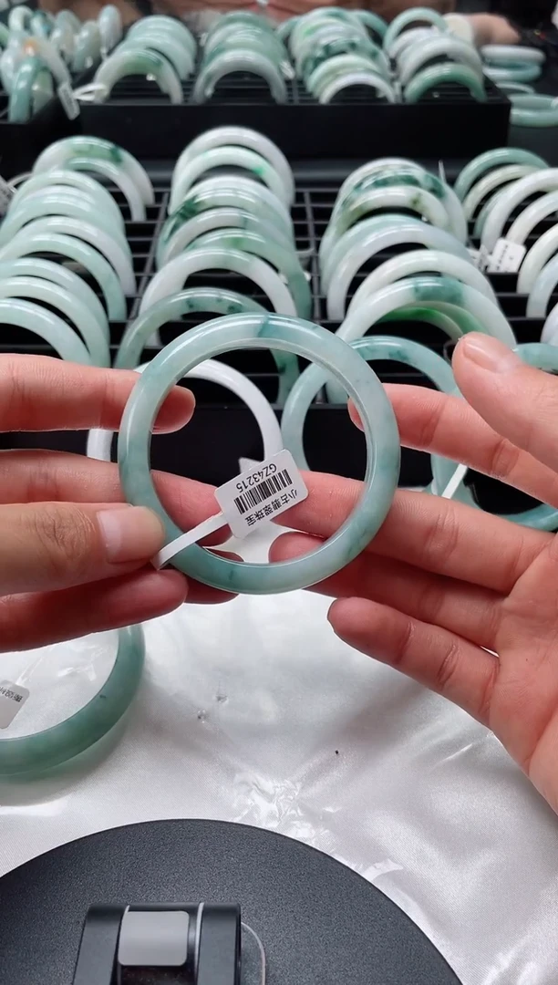 翡翠手镯未镶嵌天然缅甸翡翠A货