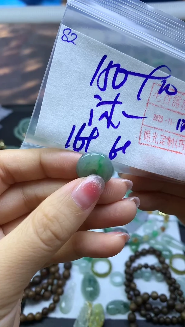 未镶嵌定制翡翠沐***?82小扣子*160元毛货需精抛光