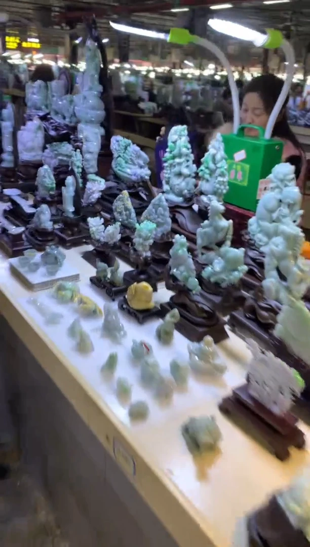 未镶嵌挂件翡翠猫*翡翠摆件