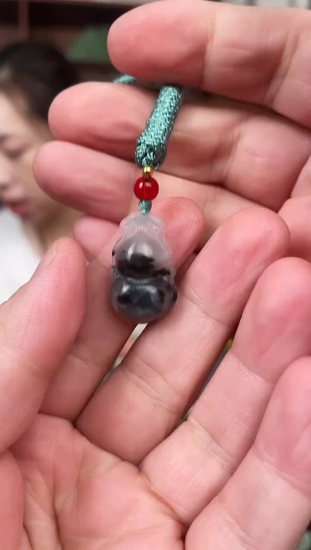 未镶嵌蛇纹石玉颈饰`