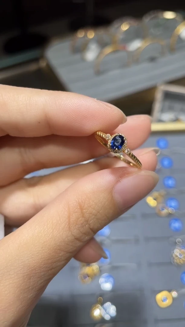 戒指蓝宝石18K金镶嵌1