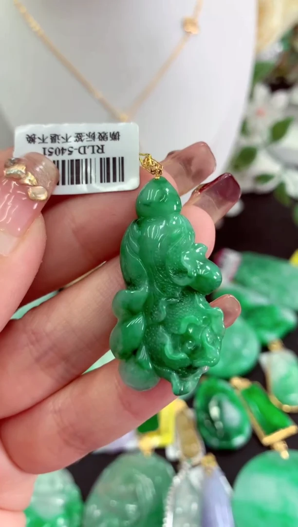 【闪购商品】翡翠吊坠(不含链)18K金镶嵌挂件