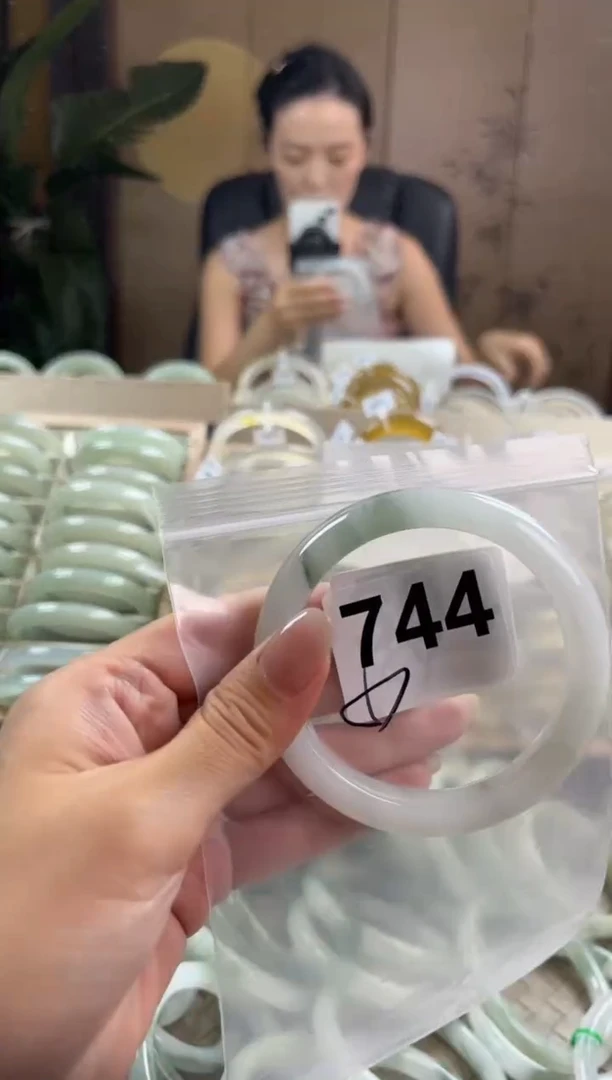 手镯玛瑙/玉髓未镶嵌天山翠默认微抠744
