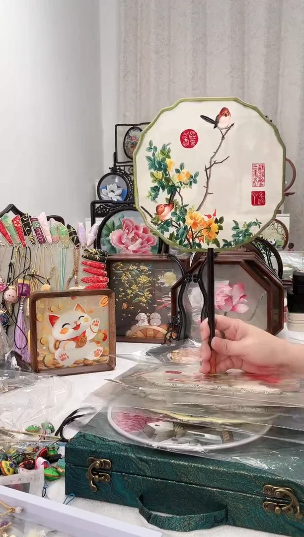 扇子苏绣作品手工团扇