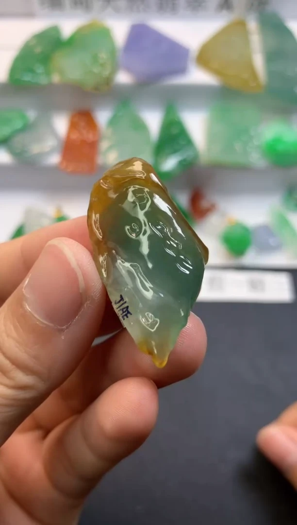 颈饰未镶嵌翡翠