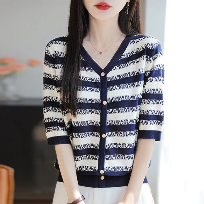 品牌夏季新款针织衫女短袖T恤时尚V领条纹百搭休闲上衣