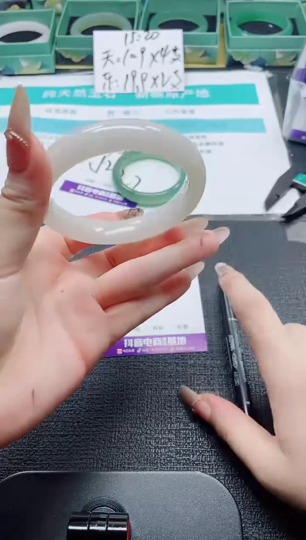 未镶嵌手镯石英质玉139-62