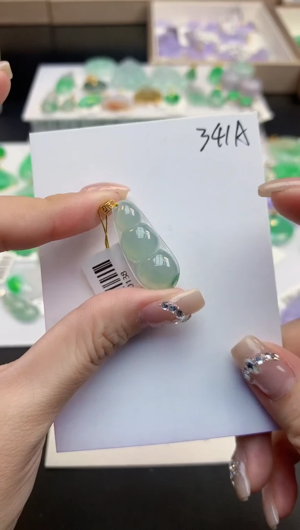 颈饰18K金镶嵌翡翠天然缅甸a货翡翠