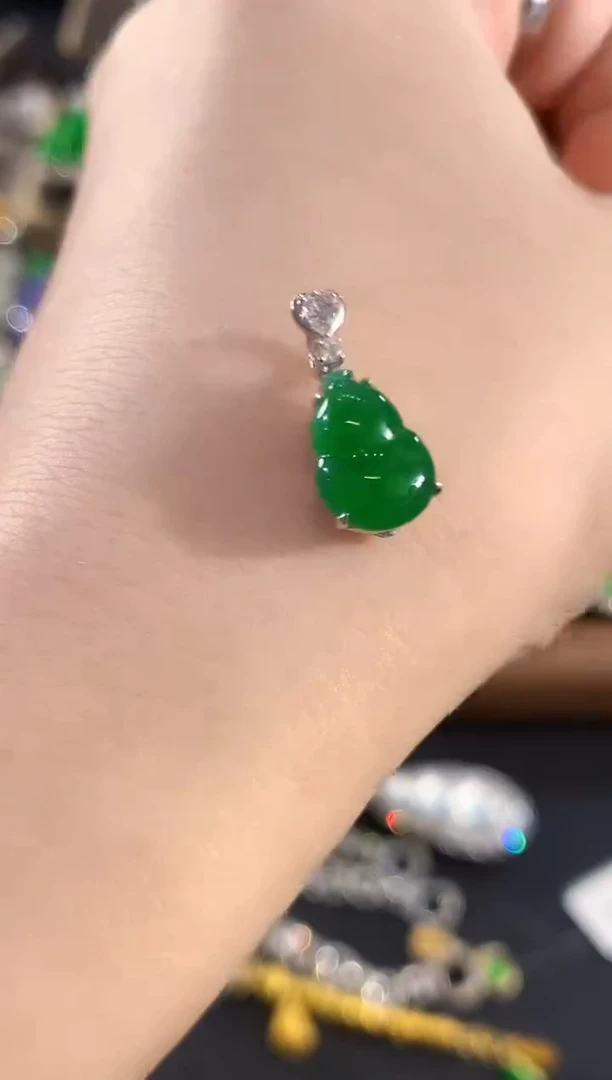 吊坠(不含链)18K金镶嵌翡翠C110 定制