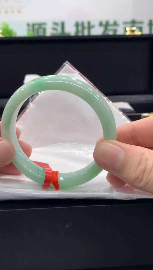 未镶嵌手镯翡翠手镯