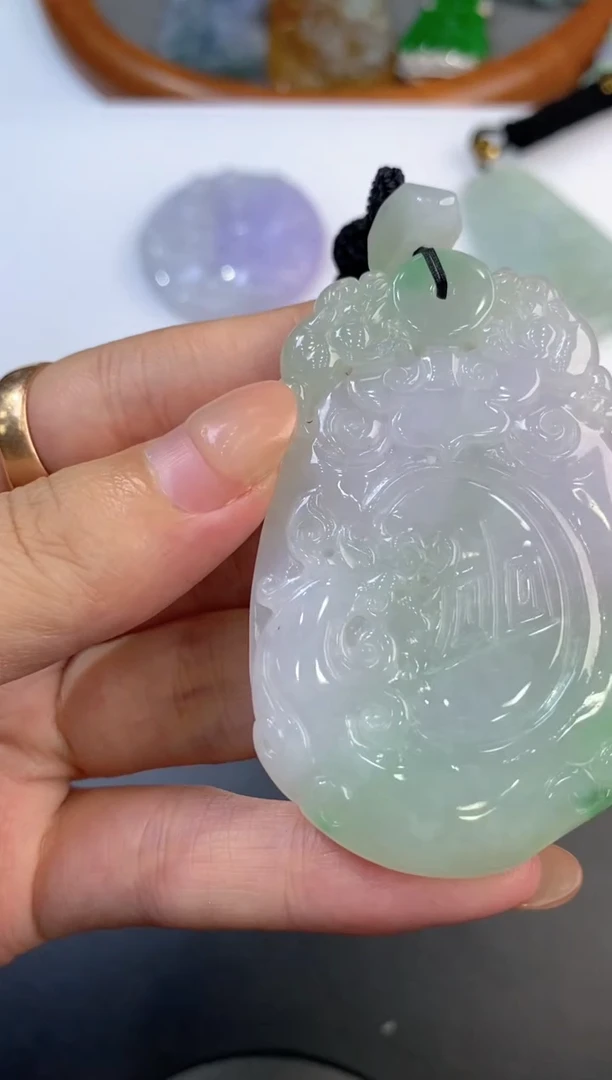 未镶嵌挂件翡翠373183    多人