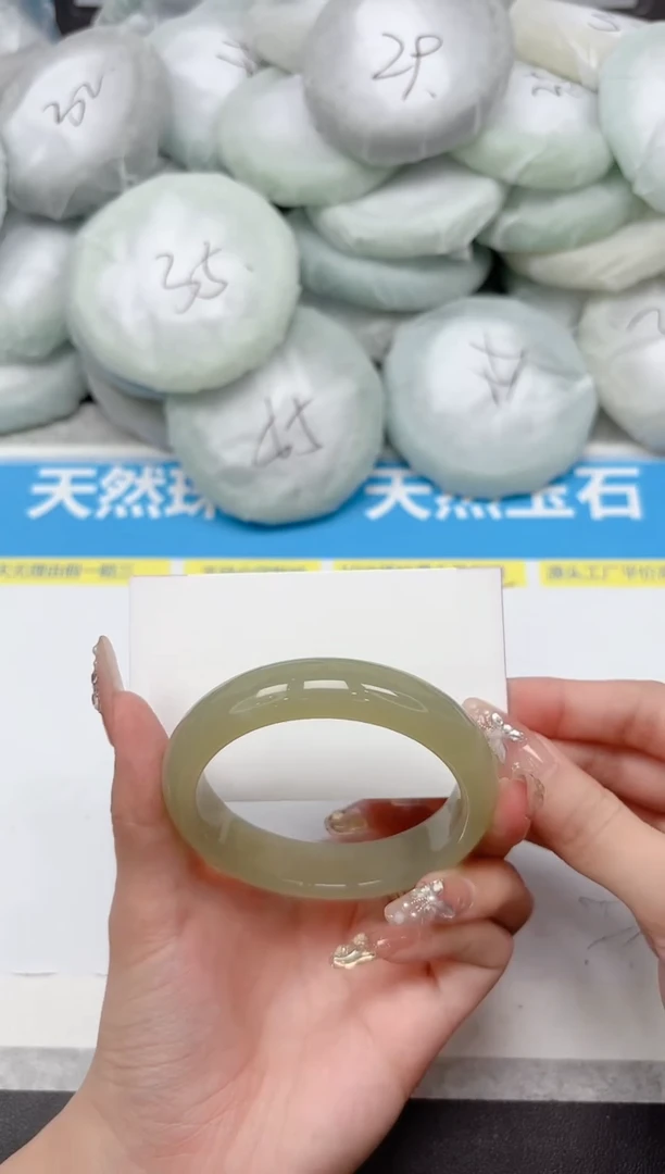 未镶嵌手镯石英质玉158-56.3