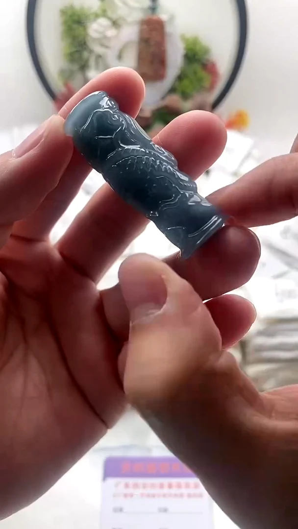 颈饰未镶嵌翡翠龙柱