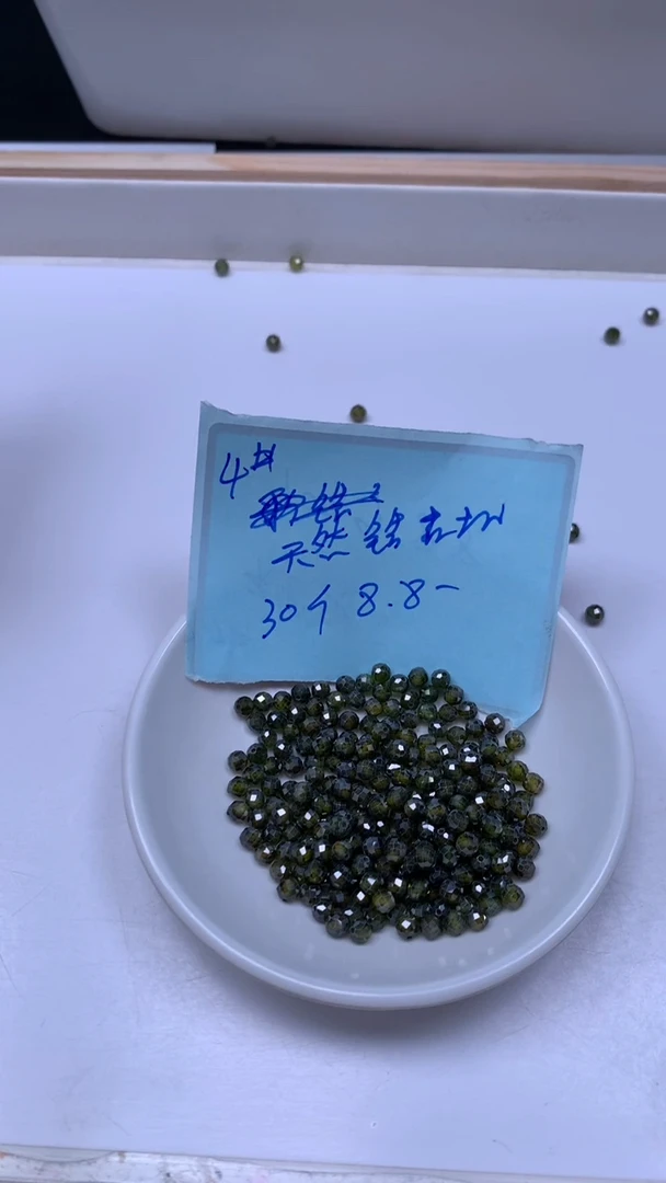 未镶嵌天然锆石散珠D279 橄 榄 绿锆石切面4mm30个8.8元