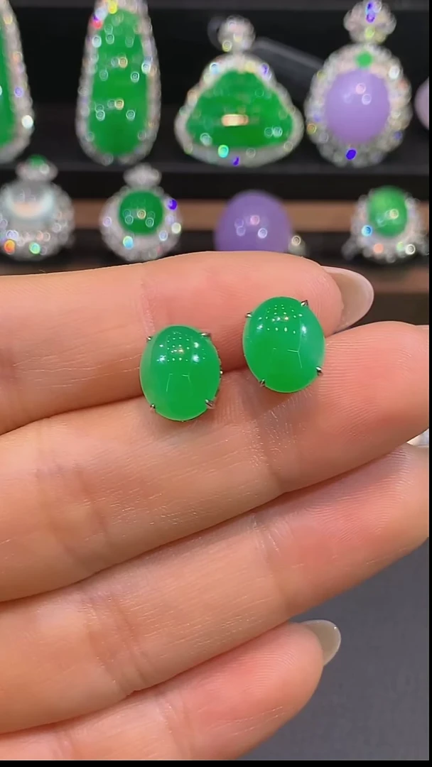 18K金镶嵌翡翠耳饰耳钉