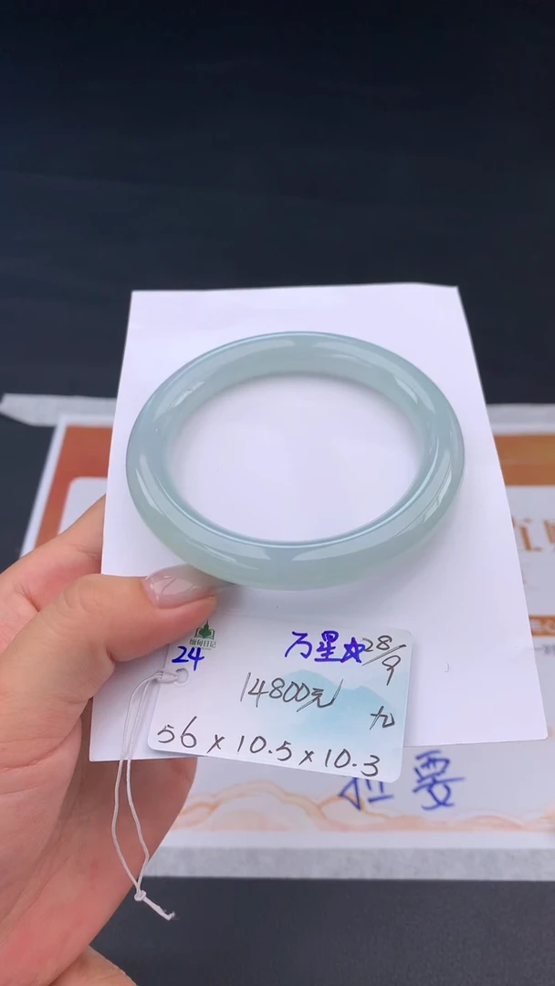 未镶嵌手镯翡翠自带#送人#，联系客服核对地址~
