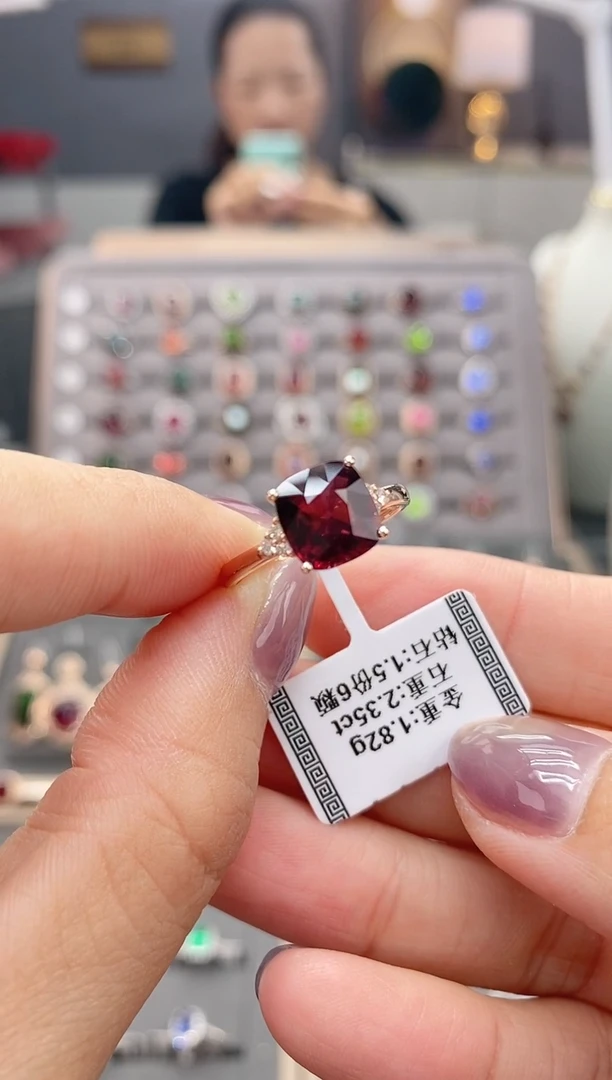 18K金镶嵌戒指碧玺2.35