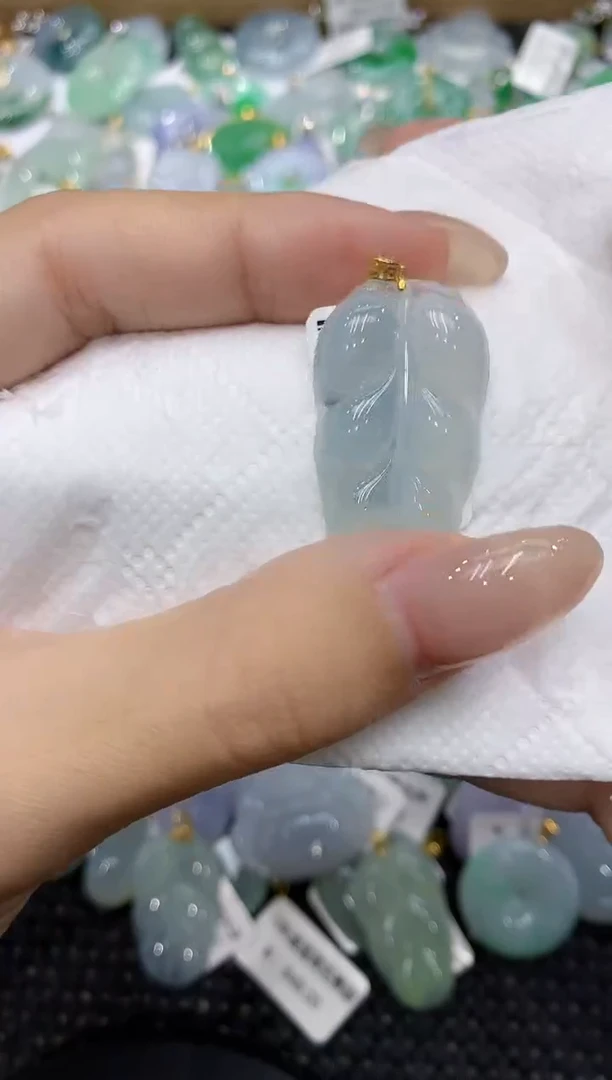 翡翠18K金镶嵌颈饰111111111111