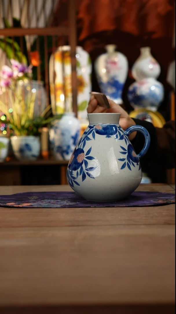当代景德镇设计师釉下手绘陶瓷花瓶