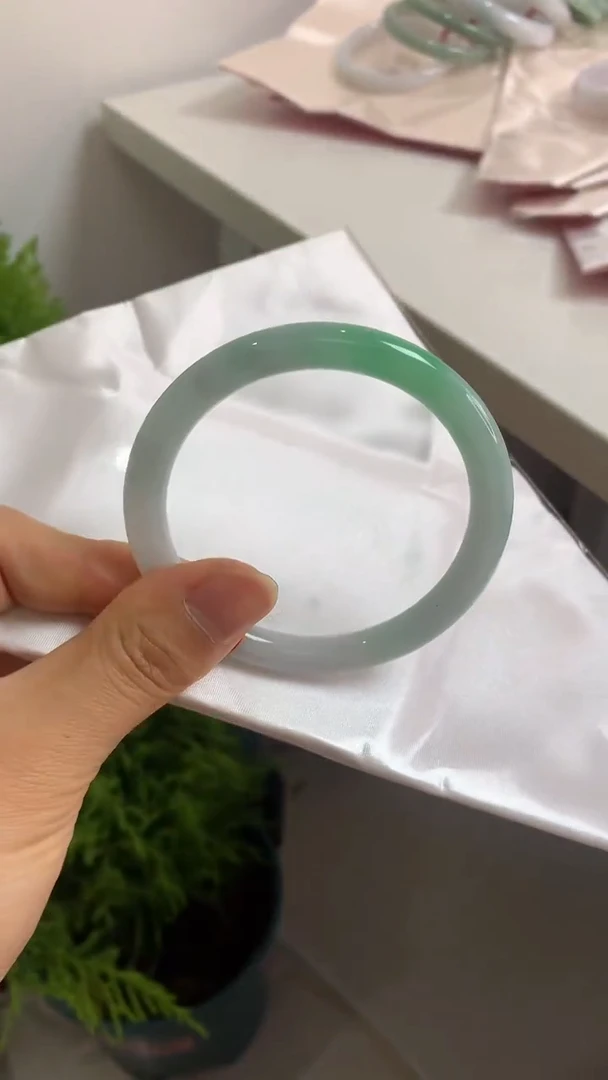 未镶嵌手镯翡翠58圆条有种有色