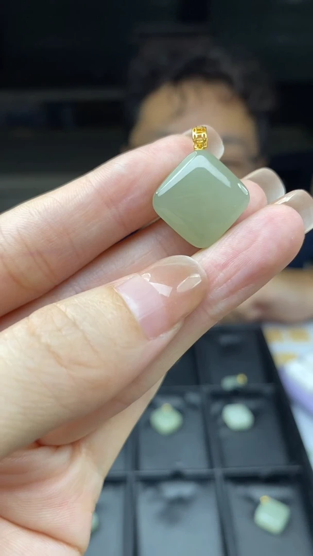 吊坠(不含链)18K金镶嵌和田玉多样性发其一-吊坠-D10802