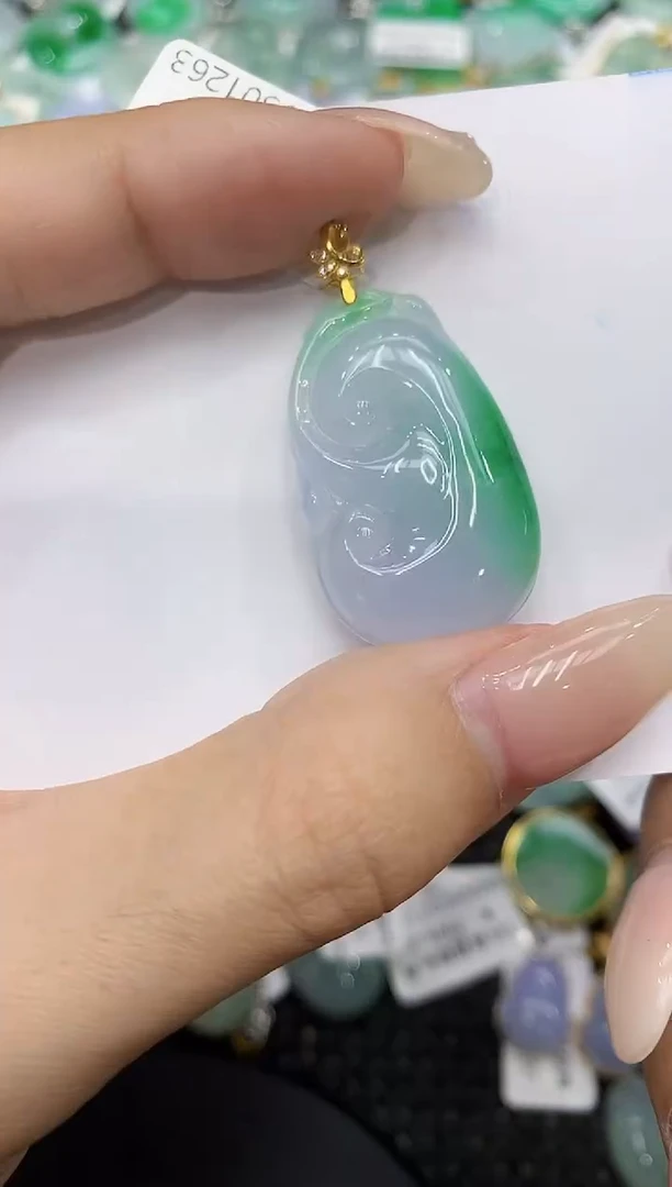 翡翠18K金镶嵌颈饰111111111111