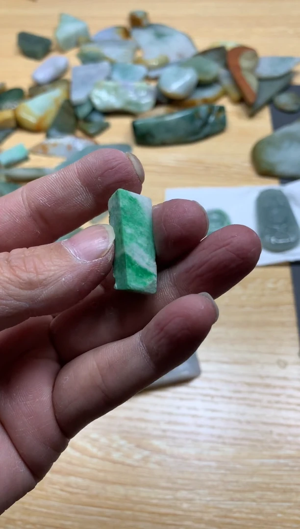 【闪购商品】翡翠颈饰未镶嵌天然翡翠A货