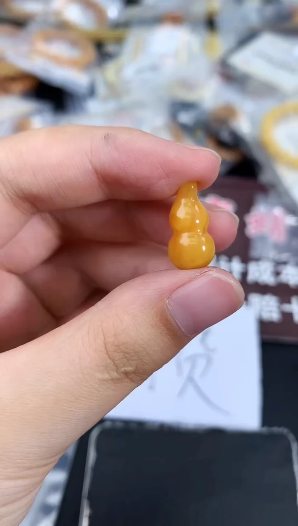 蜜蜡未镶嵌珠宝奇石88