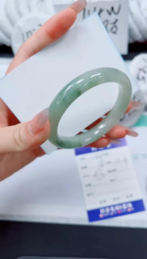 石英质玉手镯未镶嵌124/56