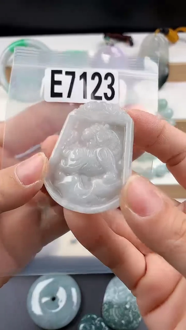 颈饰未镶嵌翡翠天然翡翠吊坠挂件